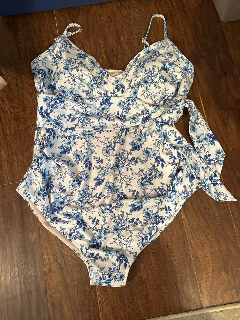 Isabel Maternity by Ingrid & Isabel blue and White Floral swimsuit xxl
